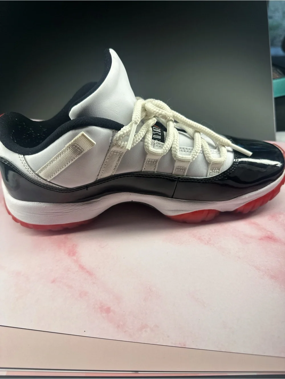 Nike Air Jordan 11 Retro Low Concord Bred Men’s Size 8 Women’s Size 10 Excellent